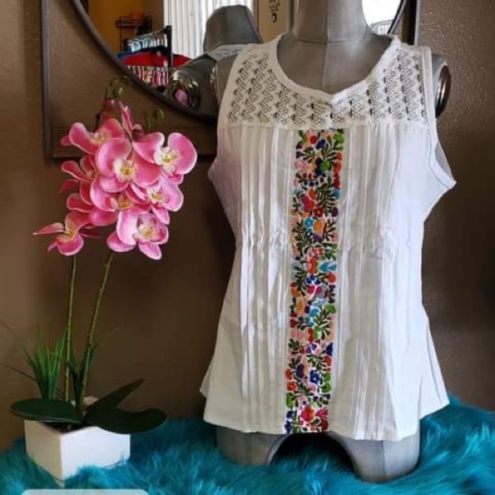 Tops - Picture 9 of 16